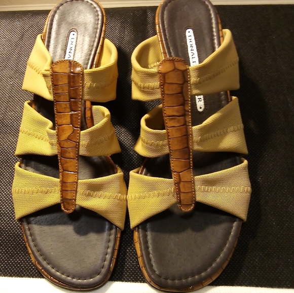 Donald J. Pliner - NWT- Open Toe Wedge, 3 Fabric Straps For Comfort, Size 7... - Picture 9 of 12